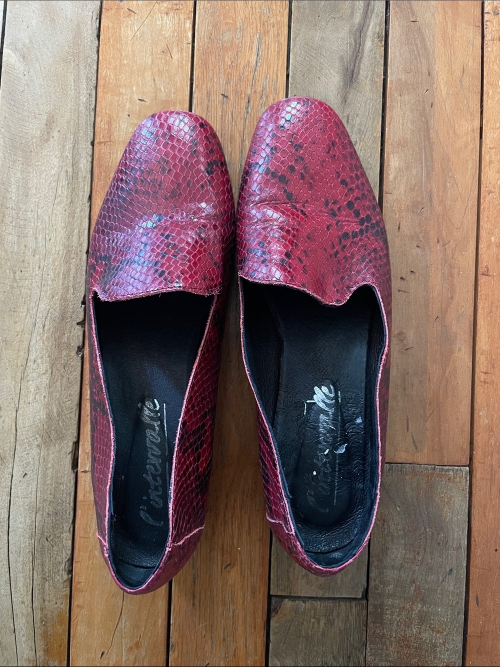 L’intervalle red and black snake skin print leather pumps- size 38/7.5 - Picture 2 of 12